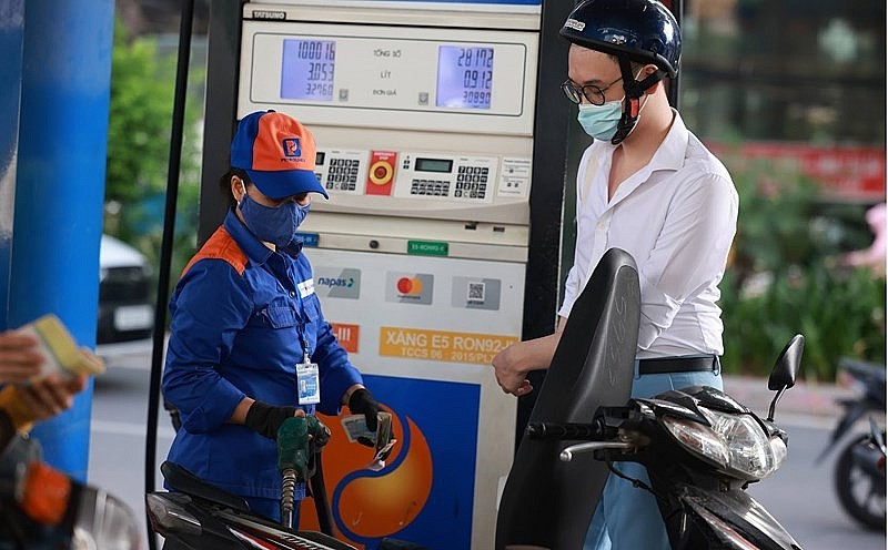 Bộ Tài chính đề xuất giảm tối đa 50% thuế TTĐB xăng và 50% thuế GTGT xăng các loại