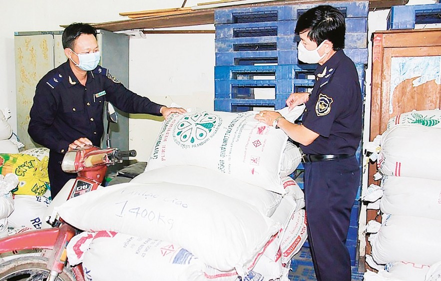 Đường cát nhập lậu do Đội Kiểm soát Hải quan - Cục Hải quan Đồng Tháp bắt giữ. Ảnh: TH