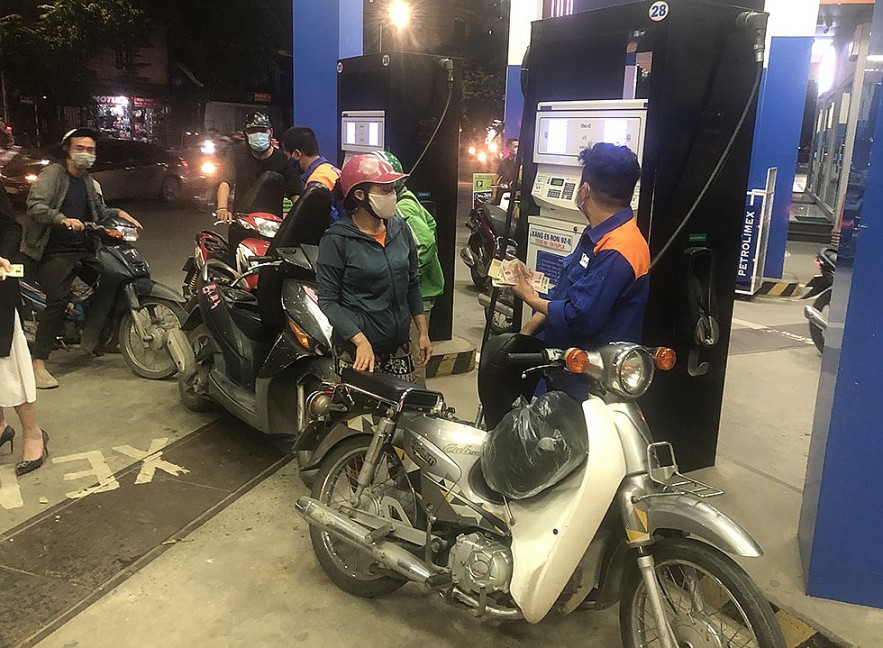 PGS.TS Đinh Trọng Thịnh-chuyên gia tài chính: Bộ Công thương có trách nhiệm đảm bảo nguồn cung và lập lại trật tự kinh doanh xăng dầu PGS.TS Đinh Trọng Thịnh-chuyên gia tài chính: Bộ Công thương có trách nhiệm đảm bảo nguồn cung và lập lại trật tự kinh doanh xăng dầu