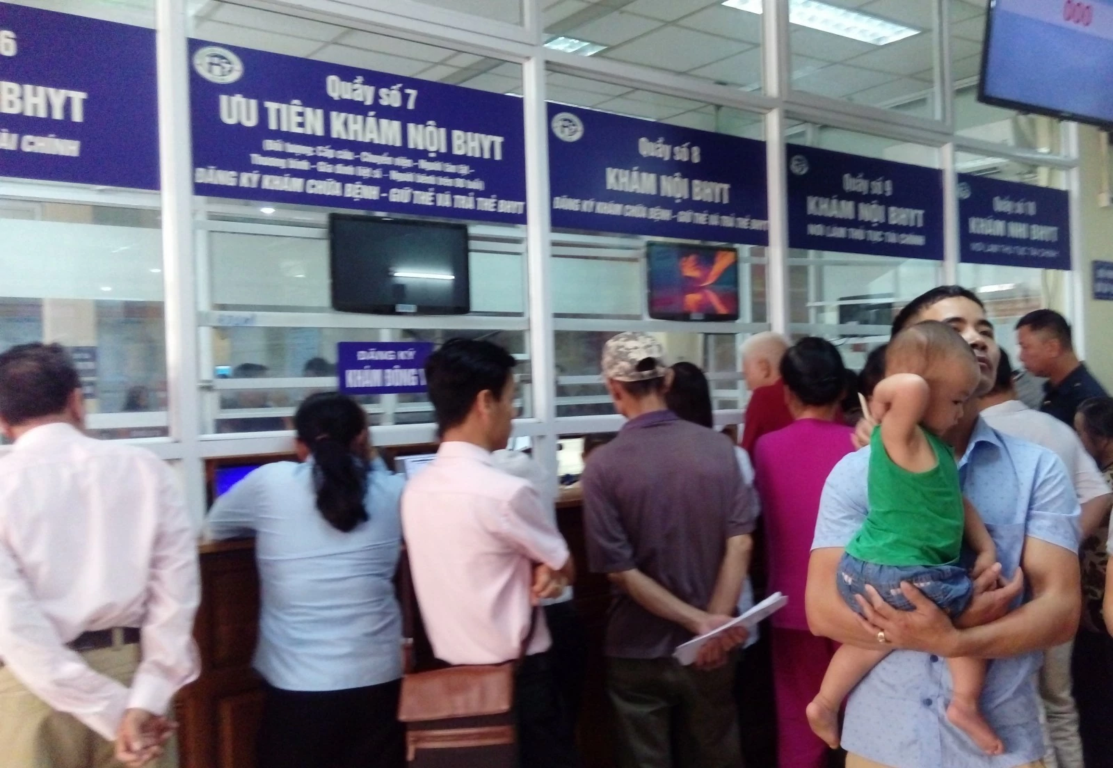 Bảo hiểm y tế hộ gia đình: Càng đông người tham gia, mức đóng càng giảm Bảo hiểm y tế hộ gia đình: Càng đông người tham gia, mức đóng càng giảm