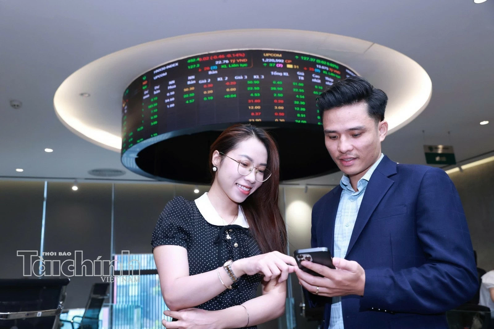 Thị trường chứng khoán: Kỳ vọng dòng vốn mới, bước chuyển về hạ tầng