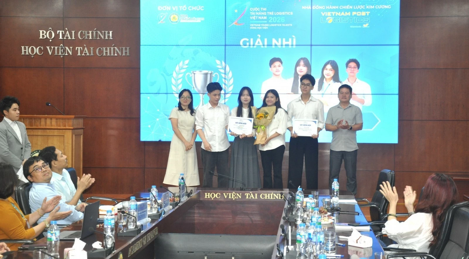 Đội Fourfold giành giải Nhất Tài năng trẻ Logistics Việt Nam 2026 cấp Học viện Tài chính