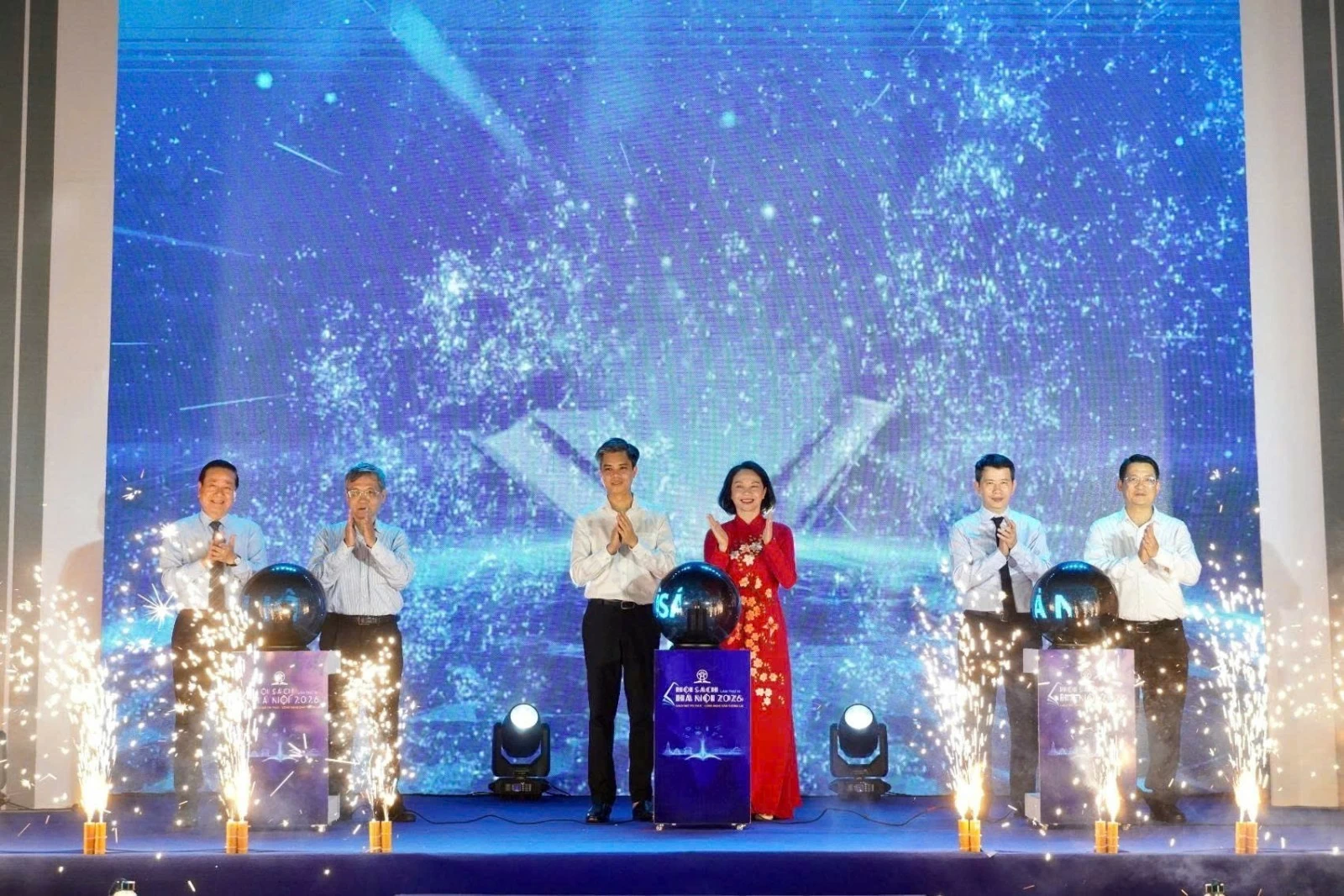 Hội Sách Hà Nội: Sách mở tri thức, công nghệ dẫn tương lai Hội Sách Hà Nội: Sách mở tri thức, công nghệ dẫn tương lai