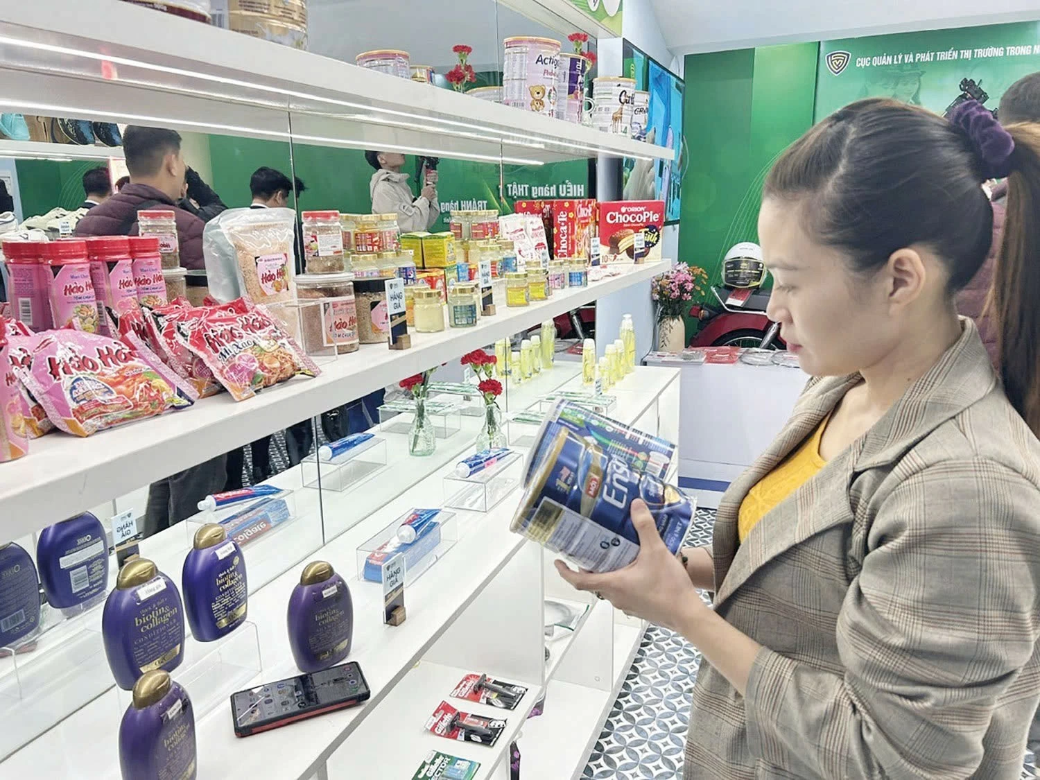 Hàng giả tràn lên mạng, siết từ tài khoản đến kho hàng