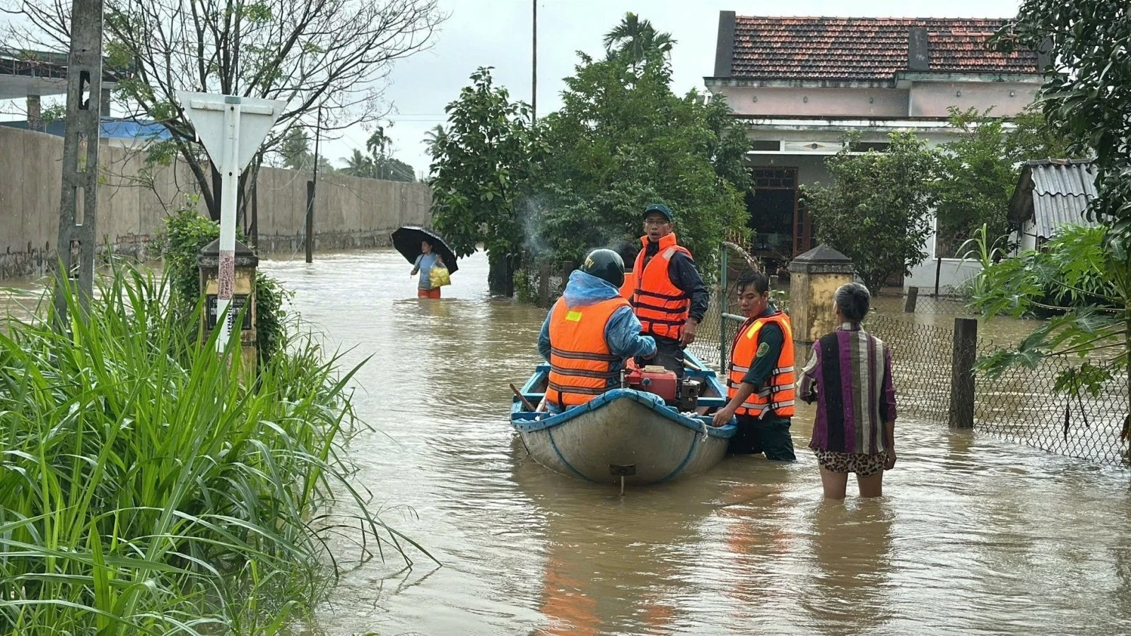 Chủ động ứng phó mưa lớn, lũ, ngập lụt từ Hà Tĩnh đến Quảng Ngãi