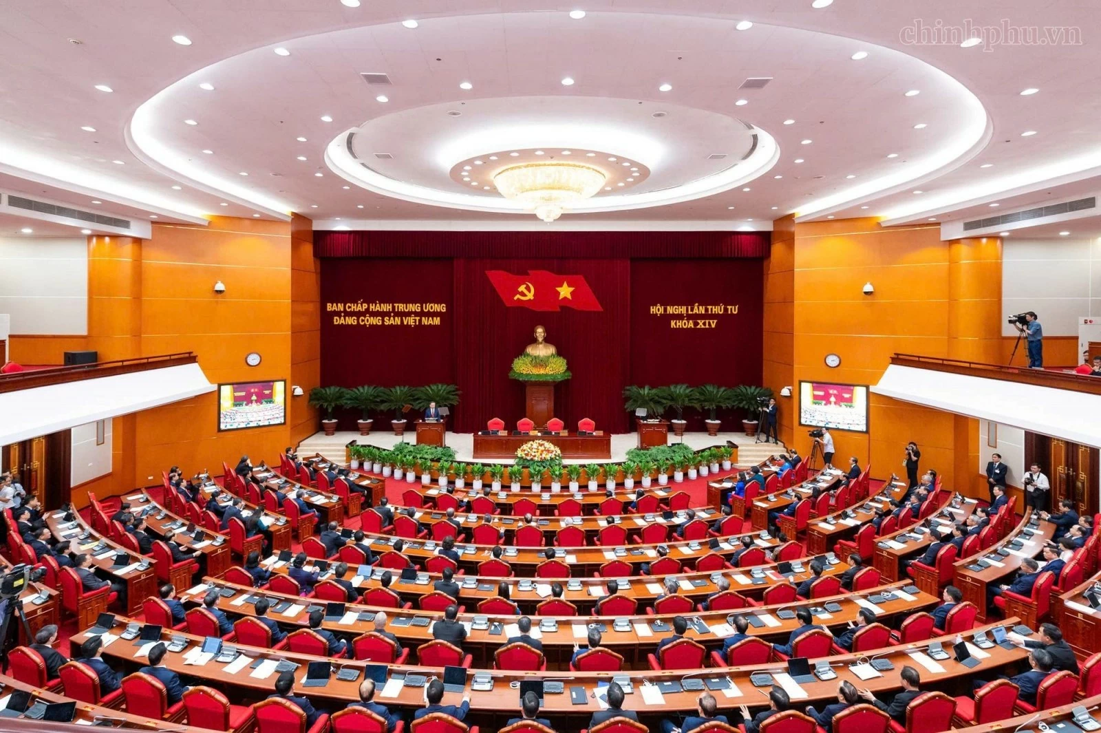 Thông báo Hội nghị lần thứ tư Ban Chấp hành Trung ương Đảng khóa XIV
