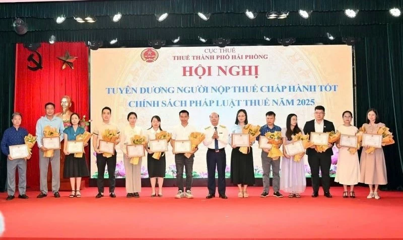 Thuế TP. Hải Phòng tuyên dương 135 doanh nghiệp, cá nhân chấp hành tốt chính sách thuế