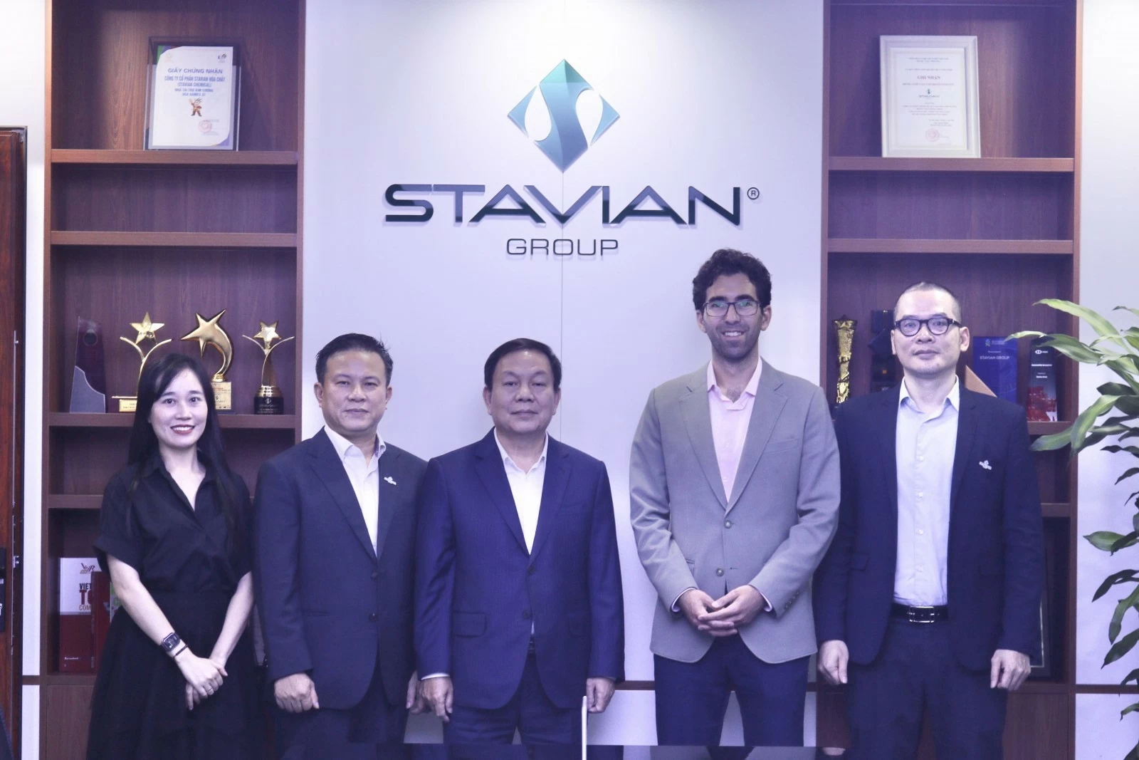 Tập đoàn Stavian trao đổi với chuyên gia RAND về phát triển hạ tầng siêu trí tuệ và hợp tác công nghệ Việt Nam – Hoa Kỳ