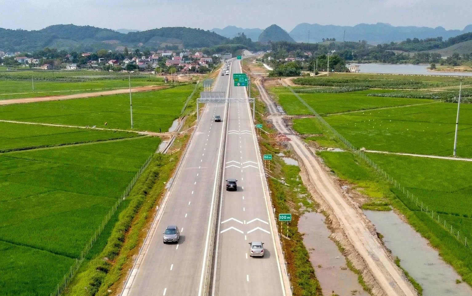 Một đoạn cao tốc Mai Sơn - Quốc lộ 45 thuộc tuyến cao tốc Bắc - Nam phía Đông (Ảnh: Bộ Xây dựng).