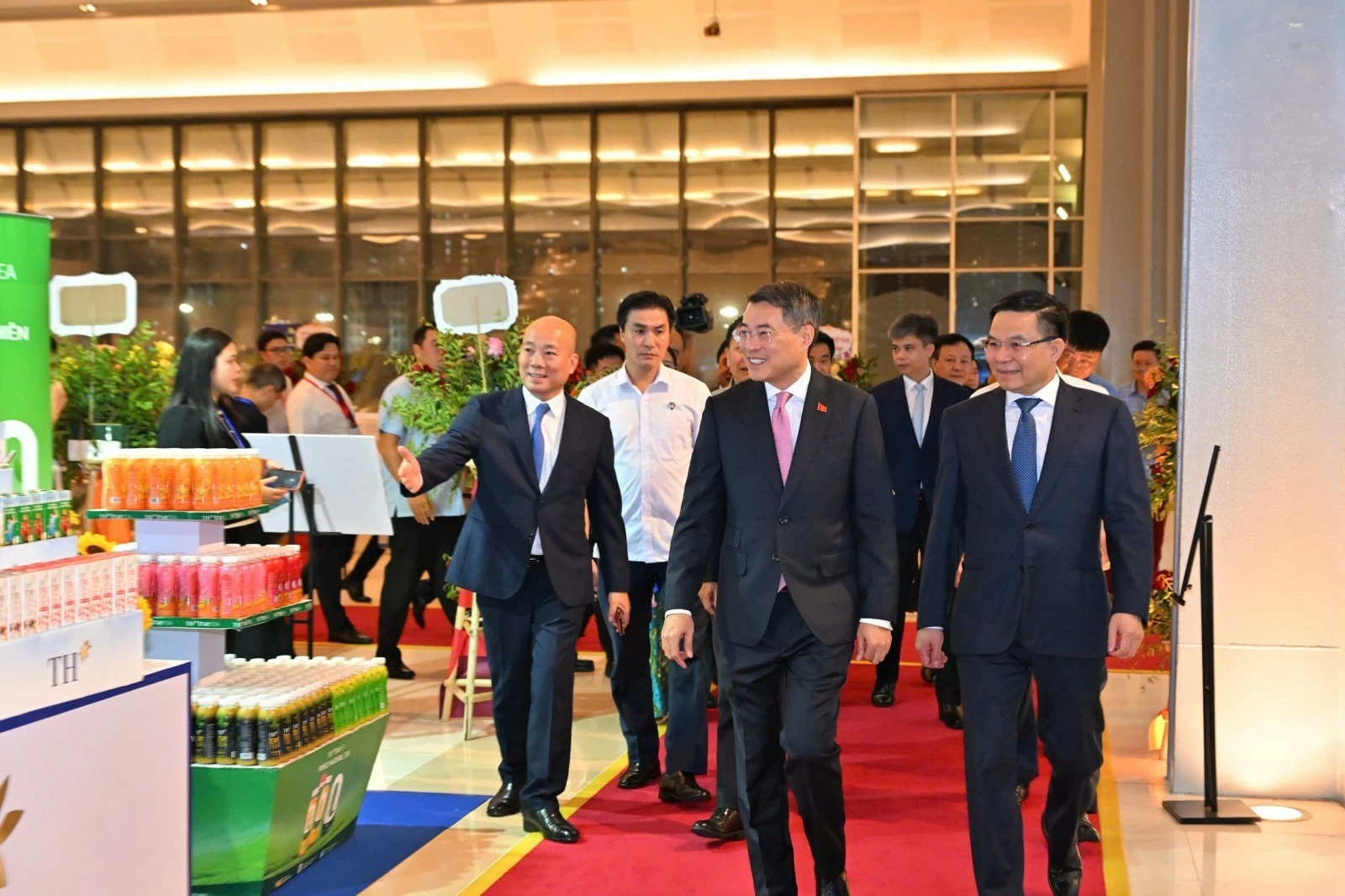 Thương hiệu quốc gia: Từ khẳng định chất lượng đến làm chủ giá trị toàn cầu