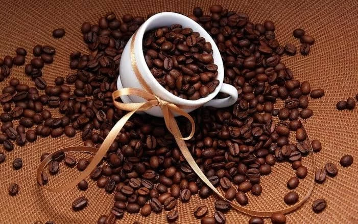 Ngày 17/10: Giá cà phê rơi tự do, hồ tiêu neo ở mức cao