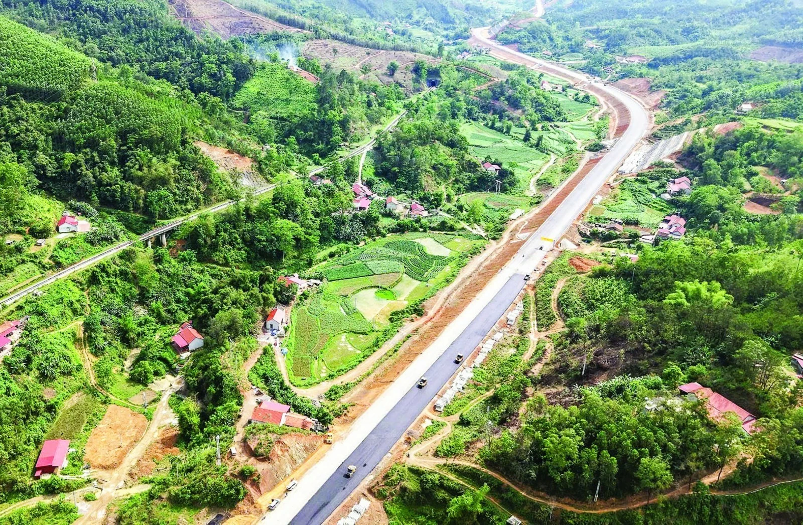 Đầu tư công: Đòn bẩy cho cú “bứt tốc” chặng nước rút Đầu tư công: Đòn bẩy cho cú “bứt tốc” chặng nước rút