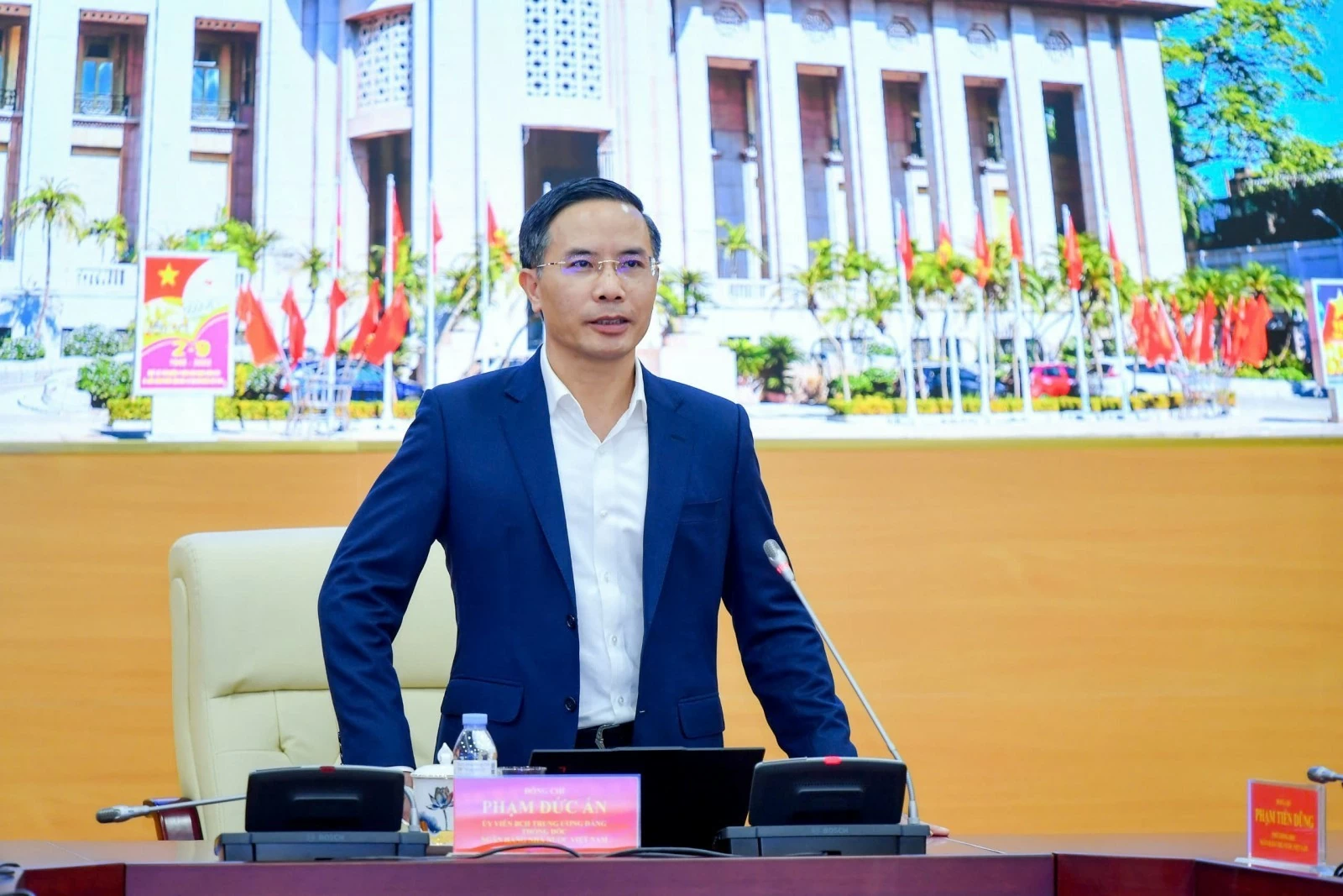 Giảm lãi suất không cào bằng, nhiều ngân hàng tung gói vay ưu đãi chỉ từ 6%/năm Giảm lãi suất không cào bằng, nhiều ngân hàng tung gói vay ưu đãi chỉ từ 6%/năm