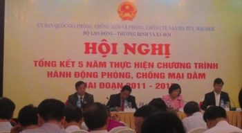 Lồng ghép phòng ngừa mại dâm với chính sách phát triển kinh tế - xã hội